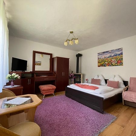 Apartmany Pod Troma Korunami Cerveny Klastor Luaran gambar