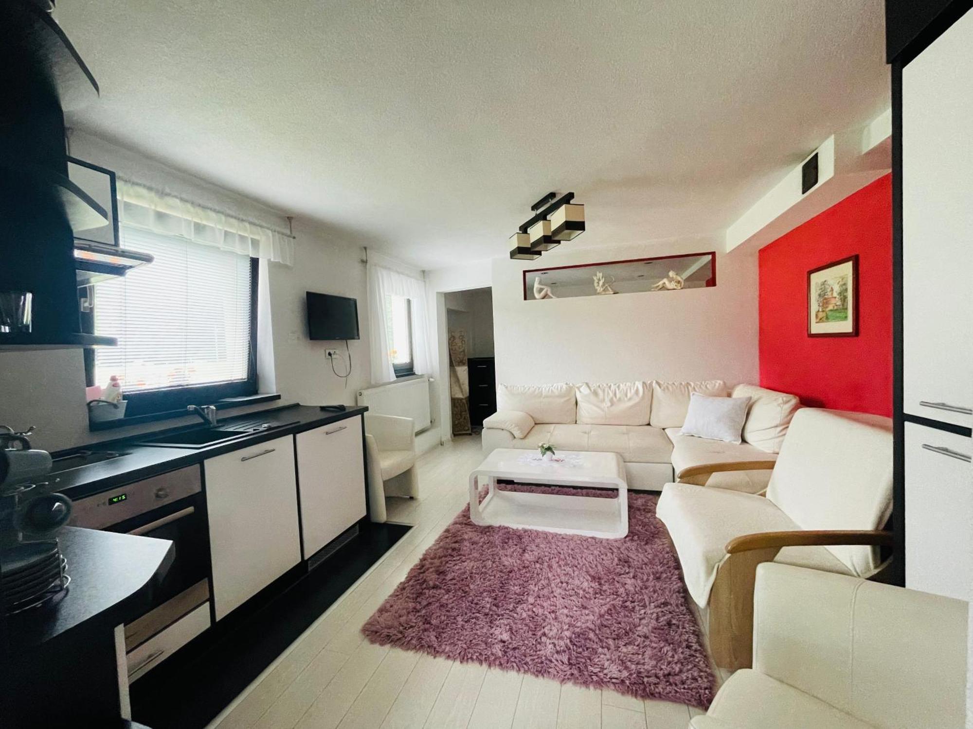 Apartmany Pod Troma Korunami Cerveny Klastor Luaran gambar