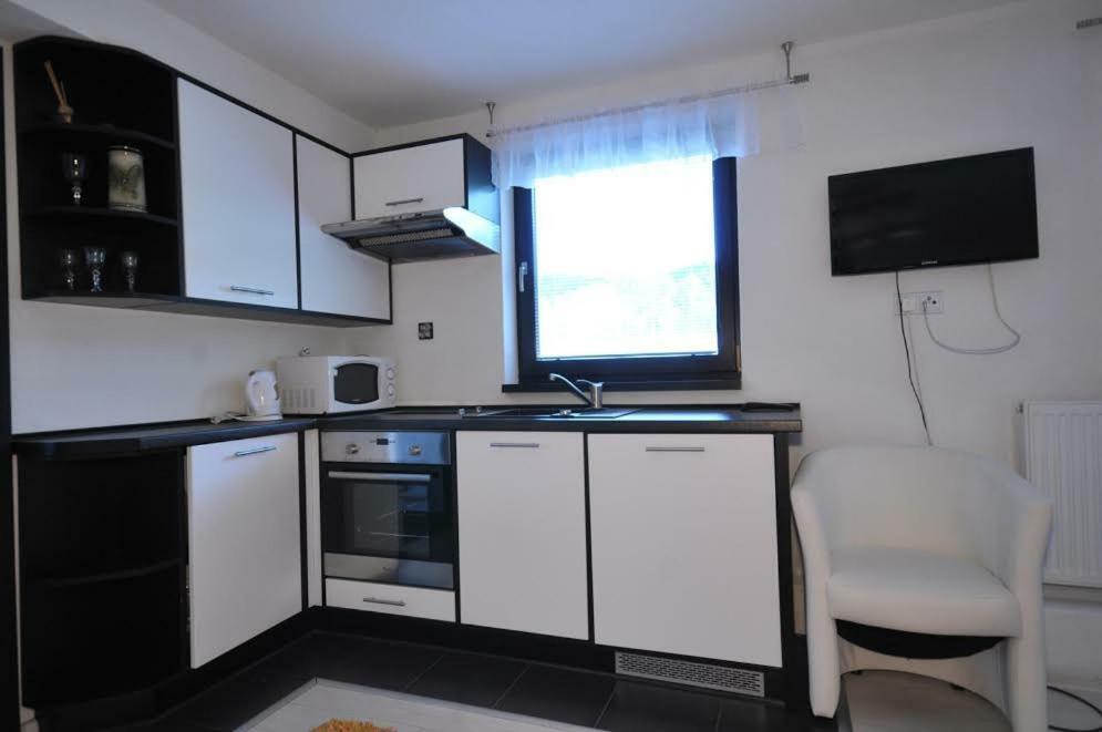 Apartmany Pod Troma Korunami Cerveny Klastor Luaran gambar